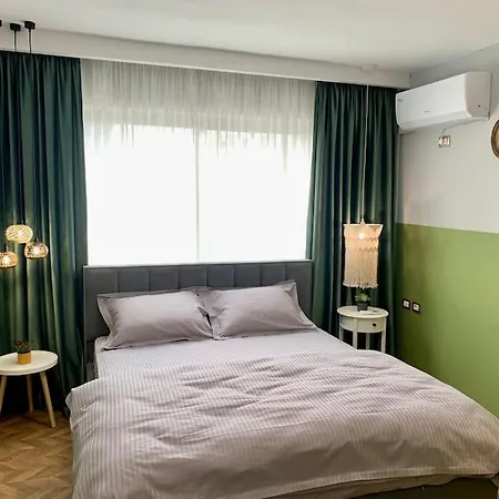 “city Center View” 2 Bedroom דירה *